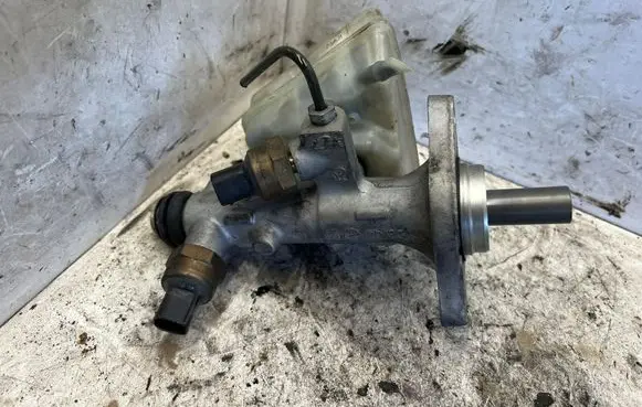 Mercedes-Benz C W203 Master brake cylinder