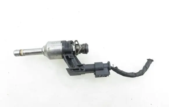 Skoda Fabia Mk2 (5J) Fuel injector 03F906036B IHP3082
