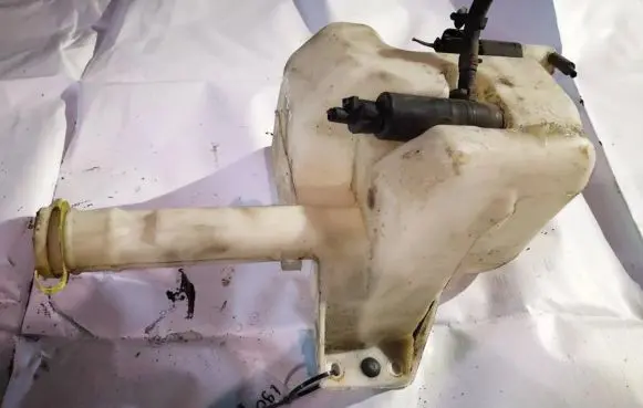 Chrysler Sebring (ST-22 - JR) Windshield washer fluid reservoir/tank 04805301ad