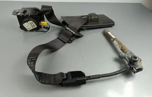 Jeep Cherokee Front seatbelt 625293200B P1UU50DX9AC 1UU50P1UU50DX9AC