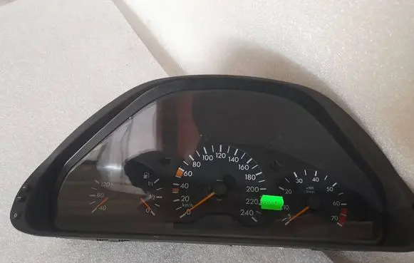 Mercedes-Benz E W210 Speedometer (instrument cluster) A2105480348 2105480348
