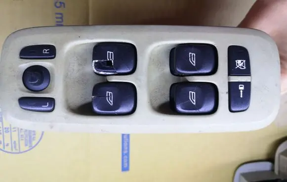 Volvo V70 Electric window control switch 30773895