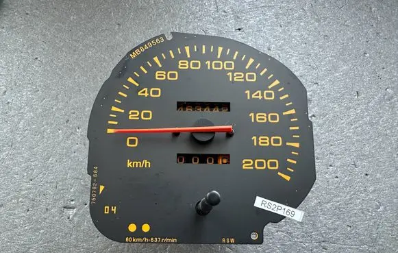 Mitsubishi Pajero Speedometer (instrument cluster) MB849563