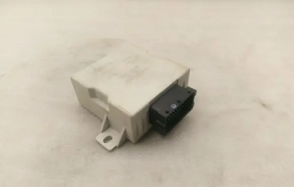 Toyota Avensis T250 Window wiper relay 8594005040