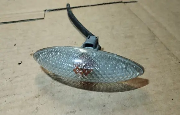 Toyota Yaris Front fender indicator light 8173052010