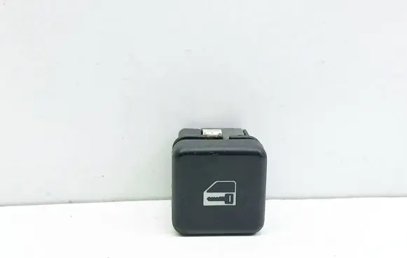 BMW 5 E39 Central locking switch button 8360828