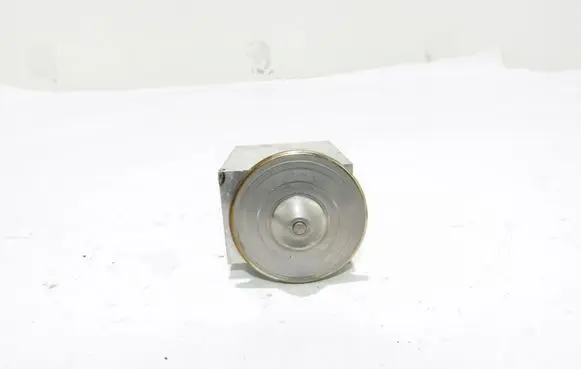 Mazda 6 Air conditioning (A/C) expansion valve KJ141GJ6E01