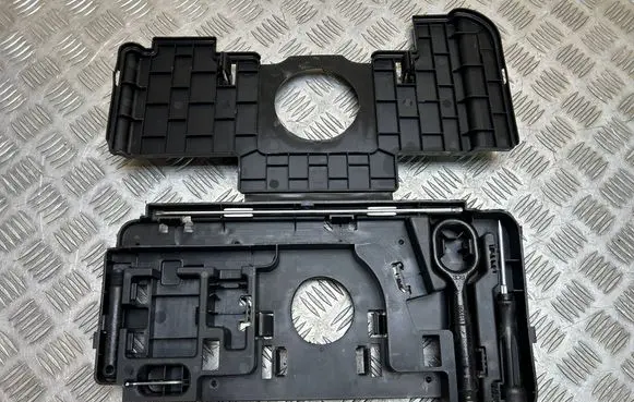 Audi A5 Sportback 8TA Tool set 8T8813685