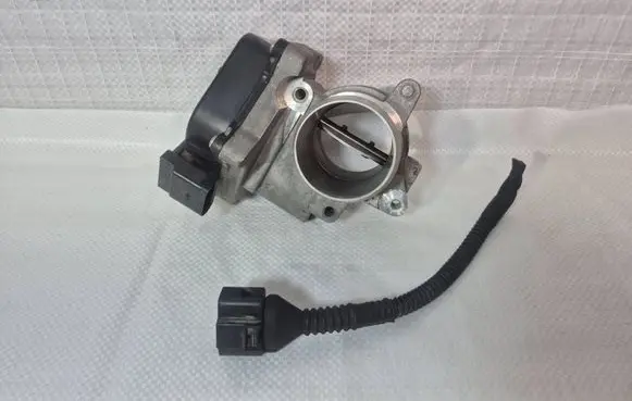 Volkswagen Touran II Throttle valve 03L128063Q