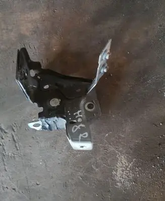 Renault Megane III Fender mounting bracket 6256002E