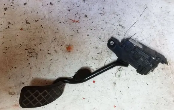 Volkswagen PASSAT B5 Accelerator throttle pedal 8E2721523 6PV00777008