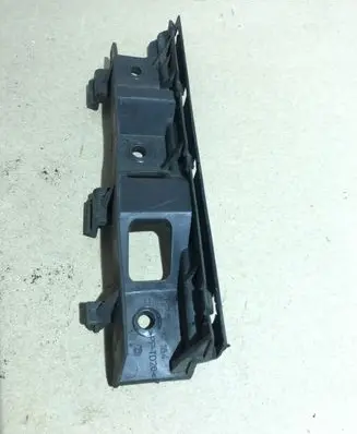Volkswagen PASSAT B6 Front bumper mounting bracket 3C0807184