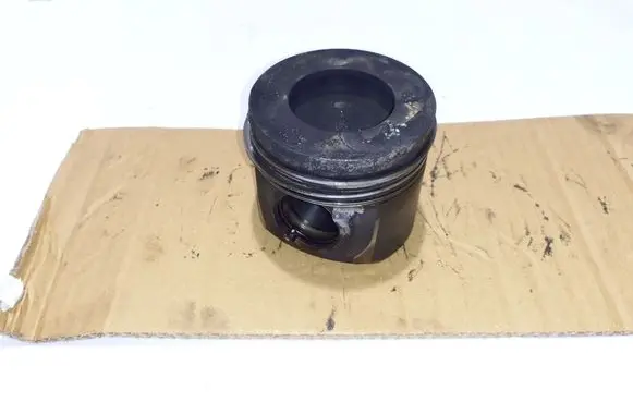 BMW X5 F15 Piston with connecting rod 7812585