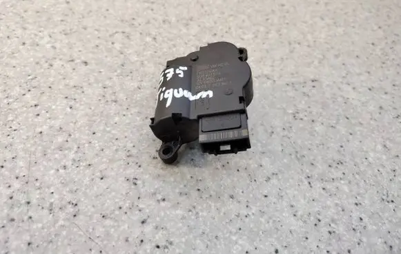Volkswagen Tiguan Air flap motor/actuator 5Q0907511K19 5Q0907511K