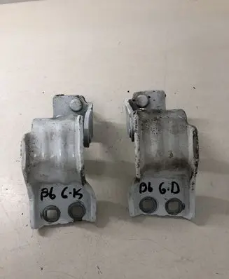 Volkswagen PASSAT B6 Tailgate/trunk/boot hinge 3C9827301D