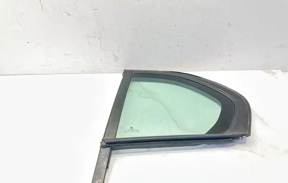 Skoda Superb B6 (3T) Rear vent window glass 43R001167 DOT618M391AS2 E000233