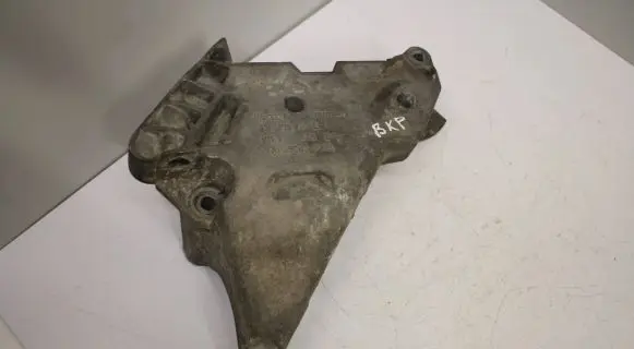 Volkswagen PASSAT B6 Engine mounting bracket 03G199207E
