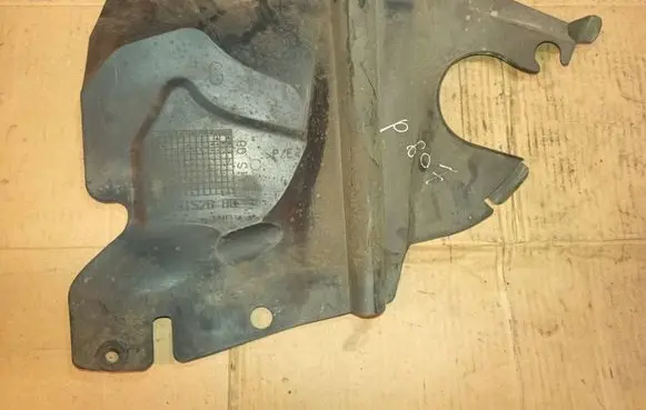 Front wheel arch liner splash guards