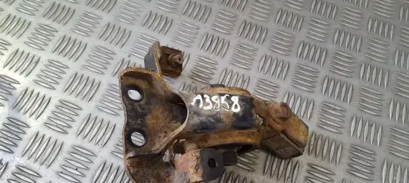 Mazda 323 F Engine mount bracket