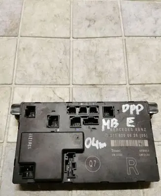 Mercedes-Benz E W211 Door control unit/module 2118200626