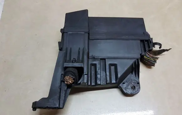 Lexus IS 200-300 Fuse module
