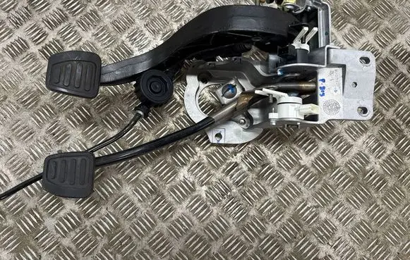 Chevrolet Camaro Pedal assembly 84524413 24285373