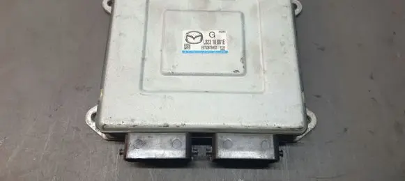 Mazda 5 Engine control unit/module L82318881E