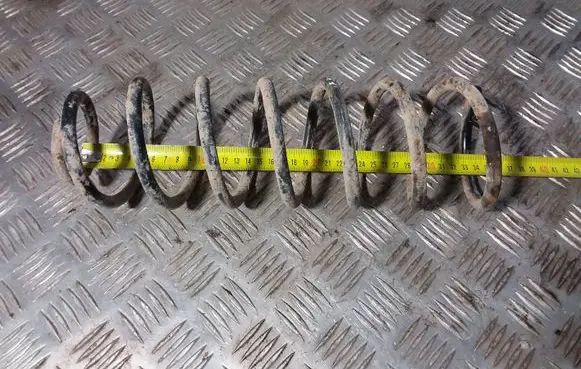 Volkswagen Golf III Rear coil spring