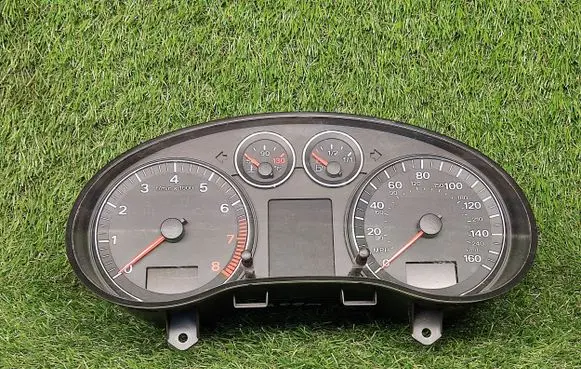 Audi A3 S3 8P Speedometer (instrument cluster) 8P0920950P