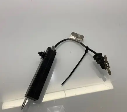 Mercedes-Benz E W212 Aerial antenna amplifier A2048702589 2048702589