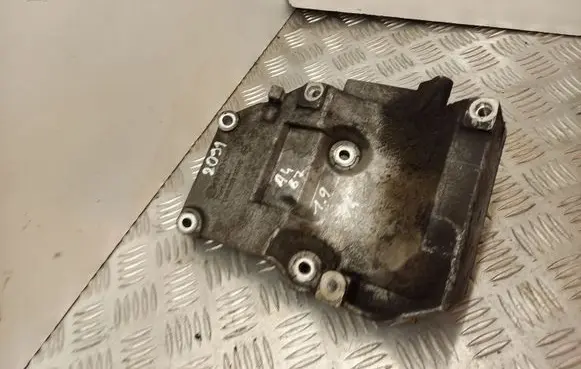 Audi A4 S4 B6 8E 8H A/C compressor mount bracket 038260885C