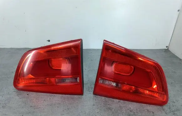 Volkswagen Touran II Tailgate rear/tail lights 1T0945094