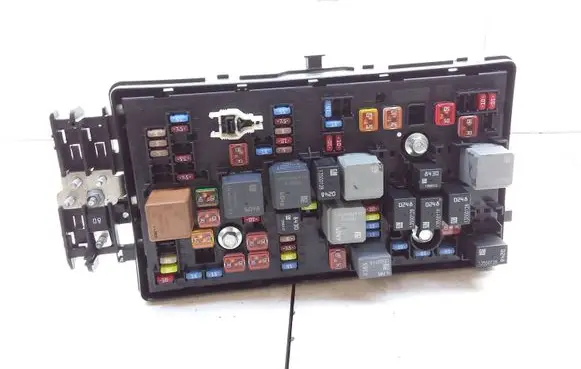 Opel Insignia A Fuse module 13275883 13222782