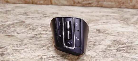 KIA Stinger Steering wheel buttons/switches 96710J5000