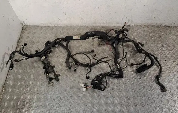 Toyota Avensis T270 Engine installation wiring loom 8212105B90 8212105B90F