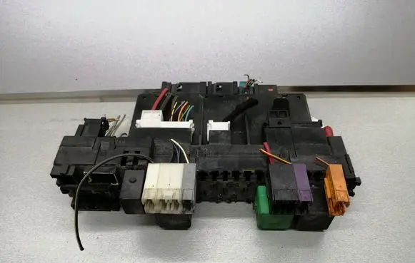 Mercedes-Benz S W220 Fuse module A0275454532