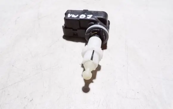 Volkswagen PASSAT B7 Headlight level adjustment motor 