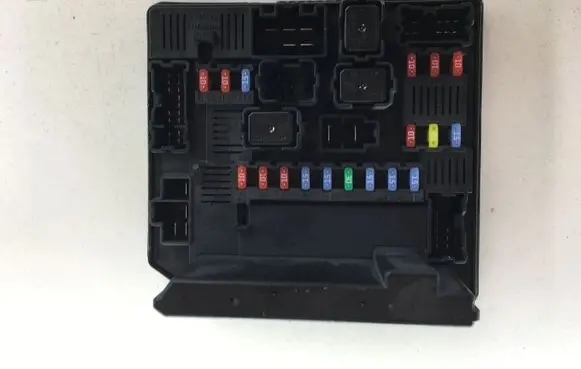 Nissan Qashqai Fuse module 519228324
