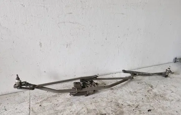 Opel Zafira A Front wiper linkage and motor