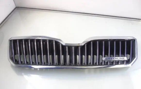 Skoda Superb B6 (3T) Front bumper upper radiator grill 3T0853668B