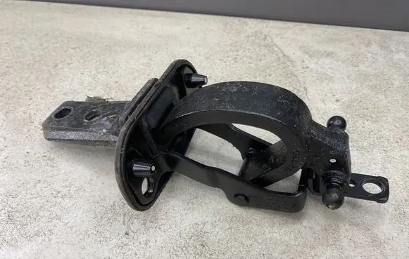 Volvo V70 Tailgate/trunk/boot hinge 31218425