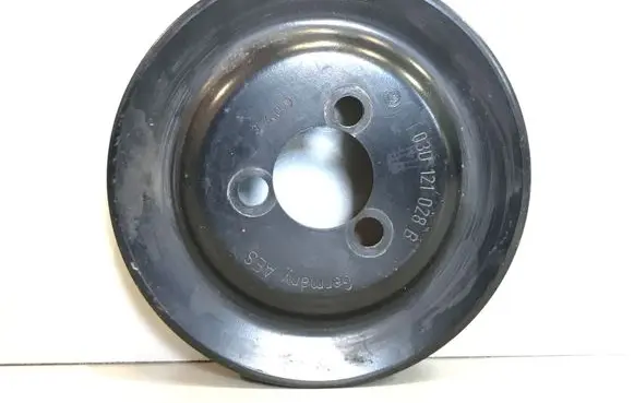 Volkswagen PASSAT B6 Water pump pulley 03D121028B