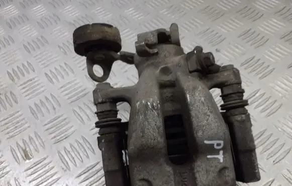 Opel Zafira A Rear brake caliper