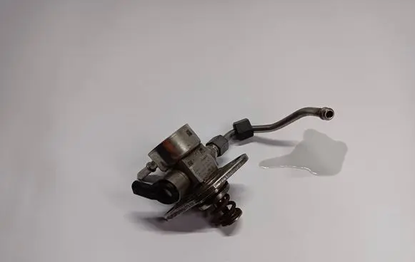 Peugeot 208 I Fuel injection high pressure pump 9805614880 00086K