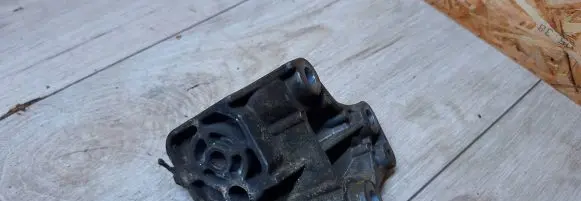 Volvo S80 Engine mounting bracket 86341232