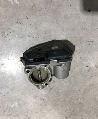 Audi Q7 4M Throttle valve 059131477E