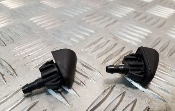 Windshield washer spray nozzle