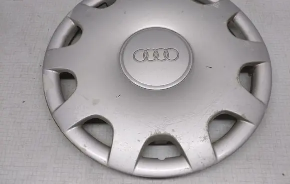 Audi A6 S6 C5 4B R15 wheel hub/cap/trim 4A0601147A