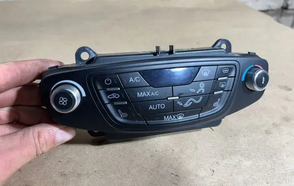 Ford Turneo Courier Climate control unit ET7618C612HA E1067610B FdAv114021131
