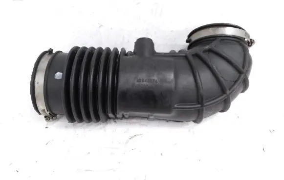 Cadillac CTS Air intake duct part 15236428 25843874